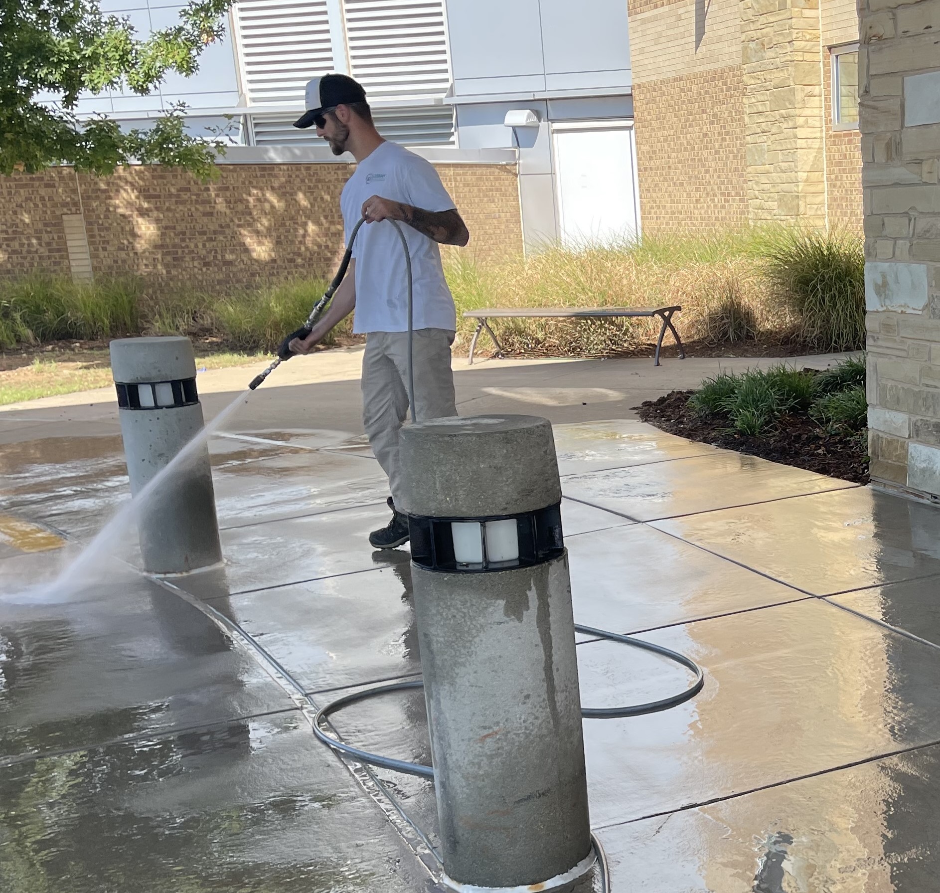 Elite Wash Techs Pressure Washing: Revitalizing a Storefront Commercial Concrete Entryway in Oklahoma City