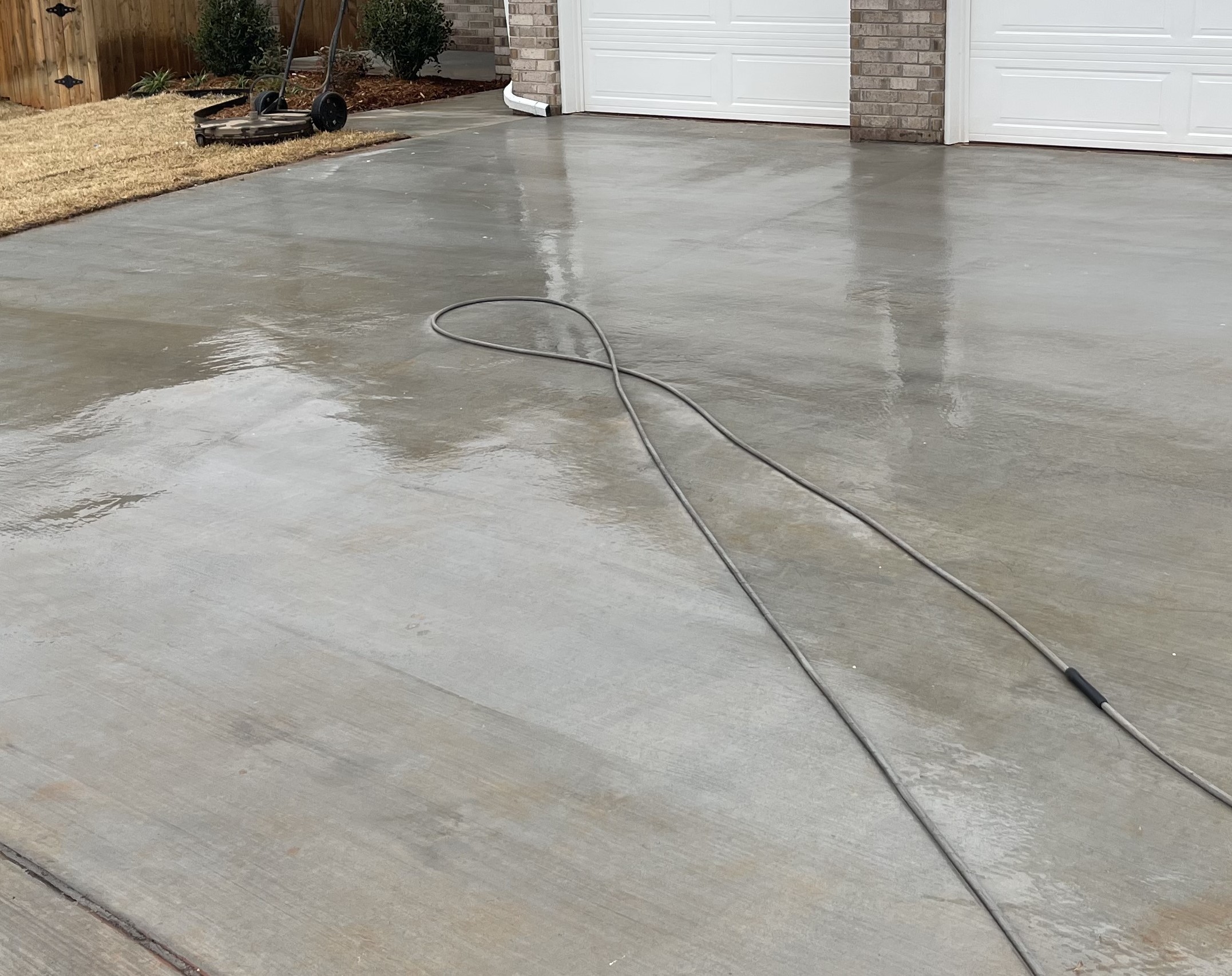 Elite Wash Techs Pressure Washing: House Washing Eliminating Red Dirt Stains on a Residential Home in Oklahoma City